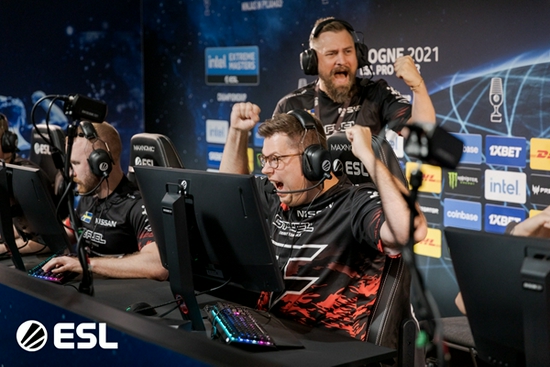 游戏公司Bulkhead被曝招聘审查：曾在社交媒体反对加班的求职者一律不录用，首席执行官回应引热议